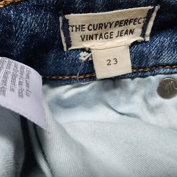 Madewell Curvy Perfect Vintage Jean in Manorford Wash: Instacozy Edition. 23 - Picture 8 of 8